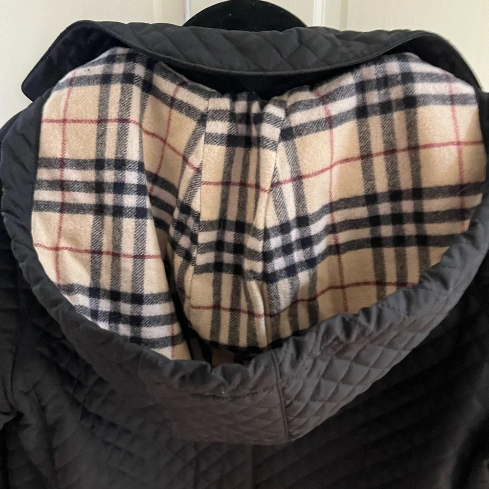 Burberry Women’s black diamond quilted wool lined hooded coat. - Picture 5 of 7